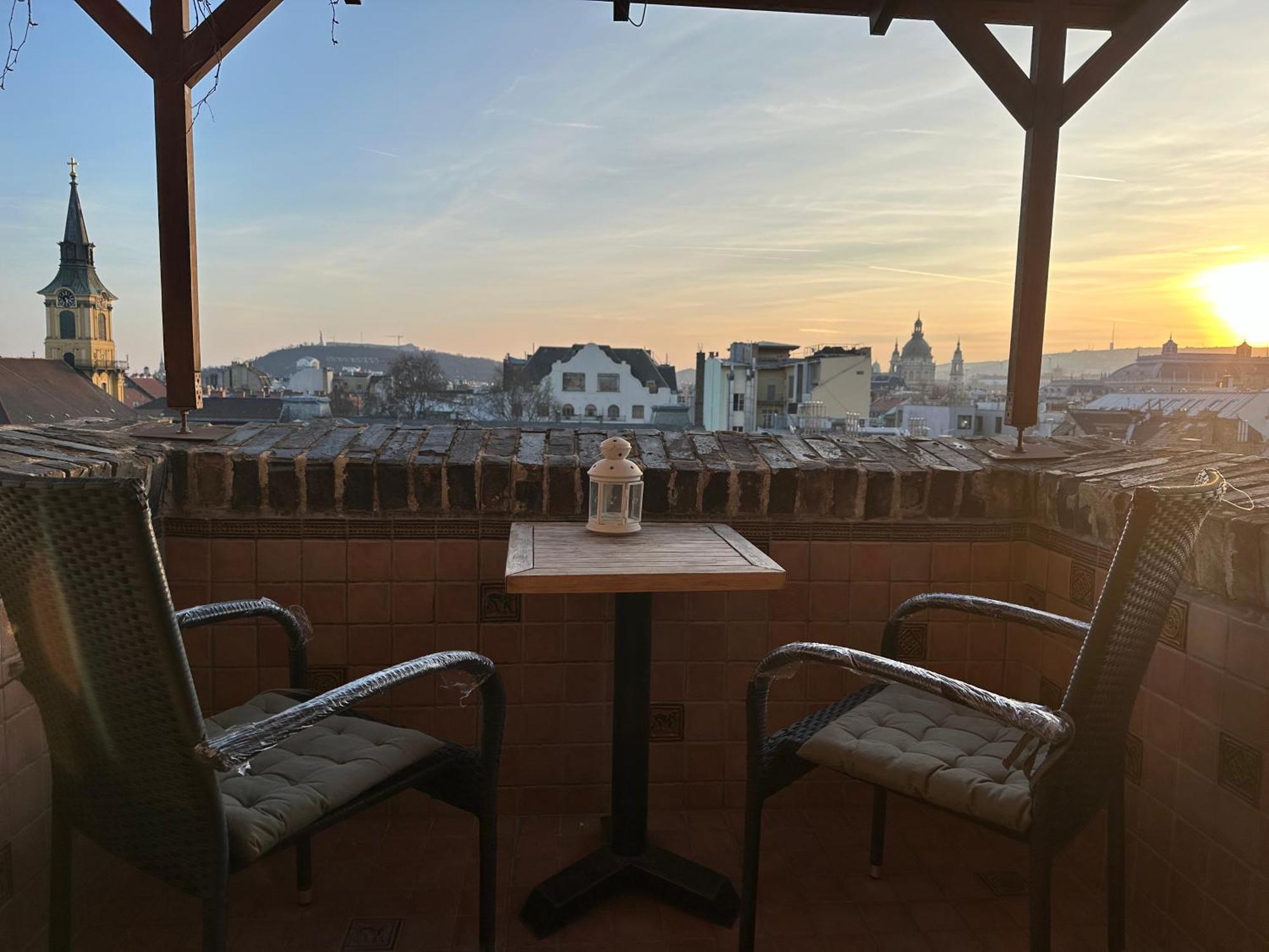 Holiday On Top City Center Budapest Extérieur photo